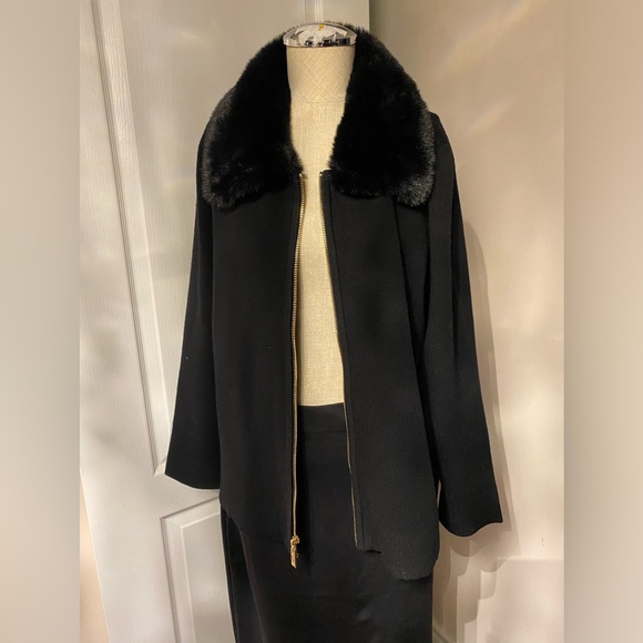 Anne Klein Jackets & Blazers - Ann Klein Elegant Black Fur-Collar Jacket L